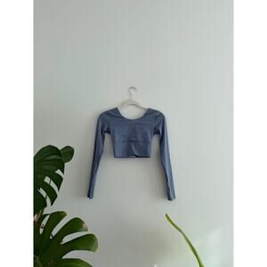 blue long sleeve cropped work out top | sz 6 (small)